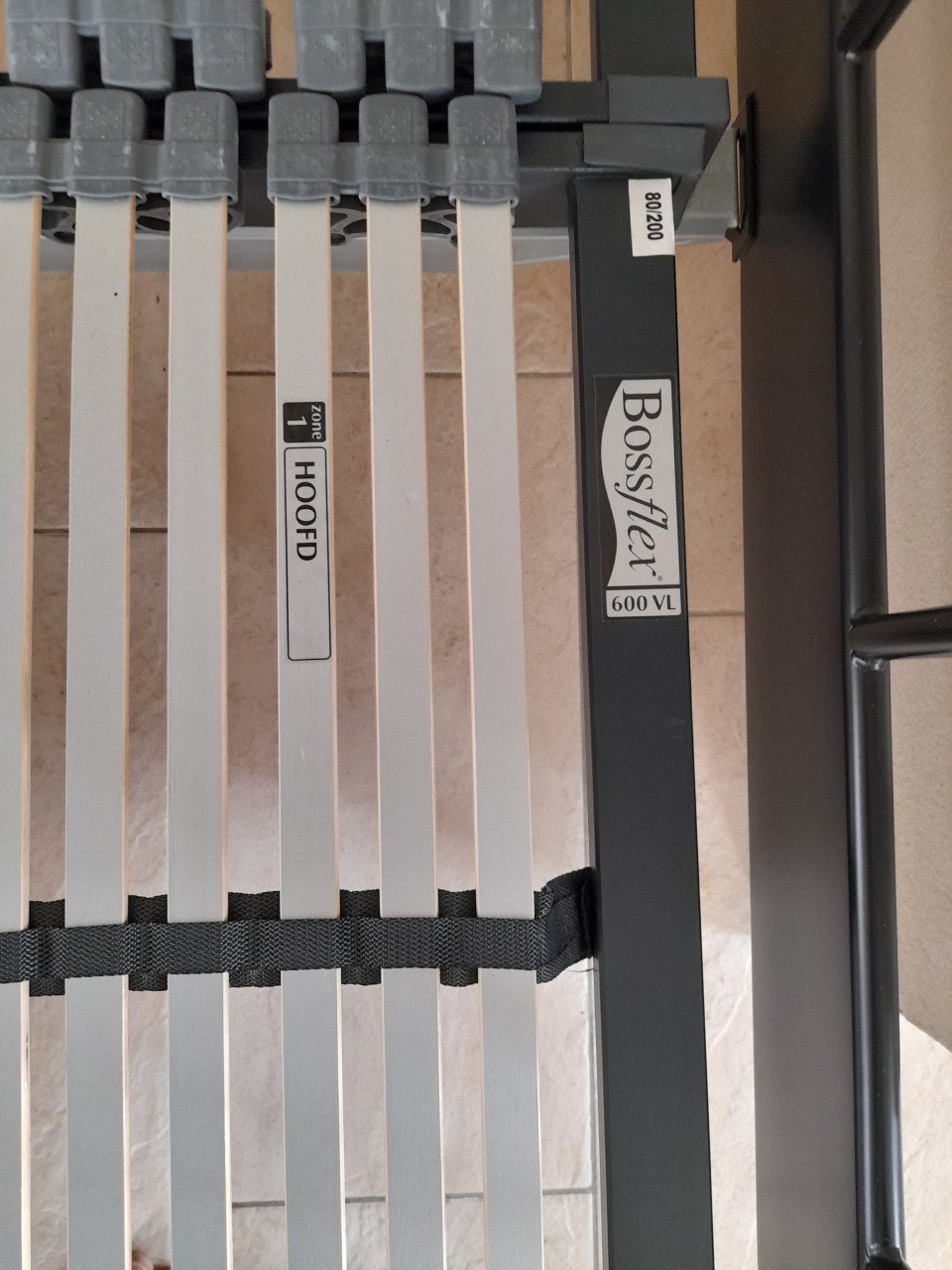 Prachtig metalen bed 160 x 200 met bossflex lattenbodems (in goede staat)