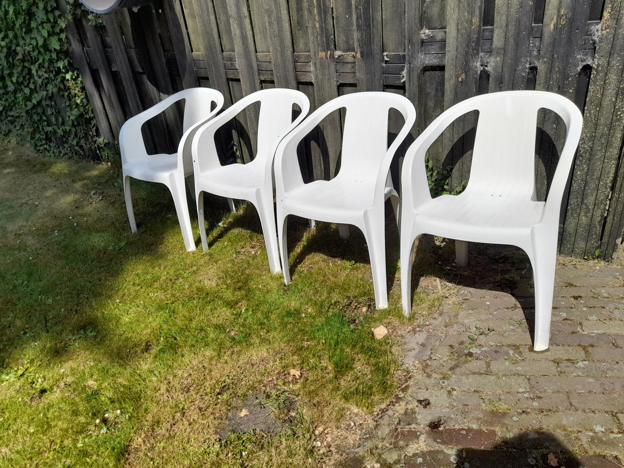 4 x Hartman stapelbare tuinstoelen (in goede staat )