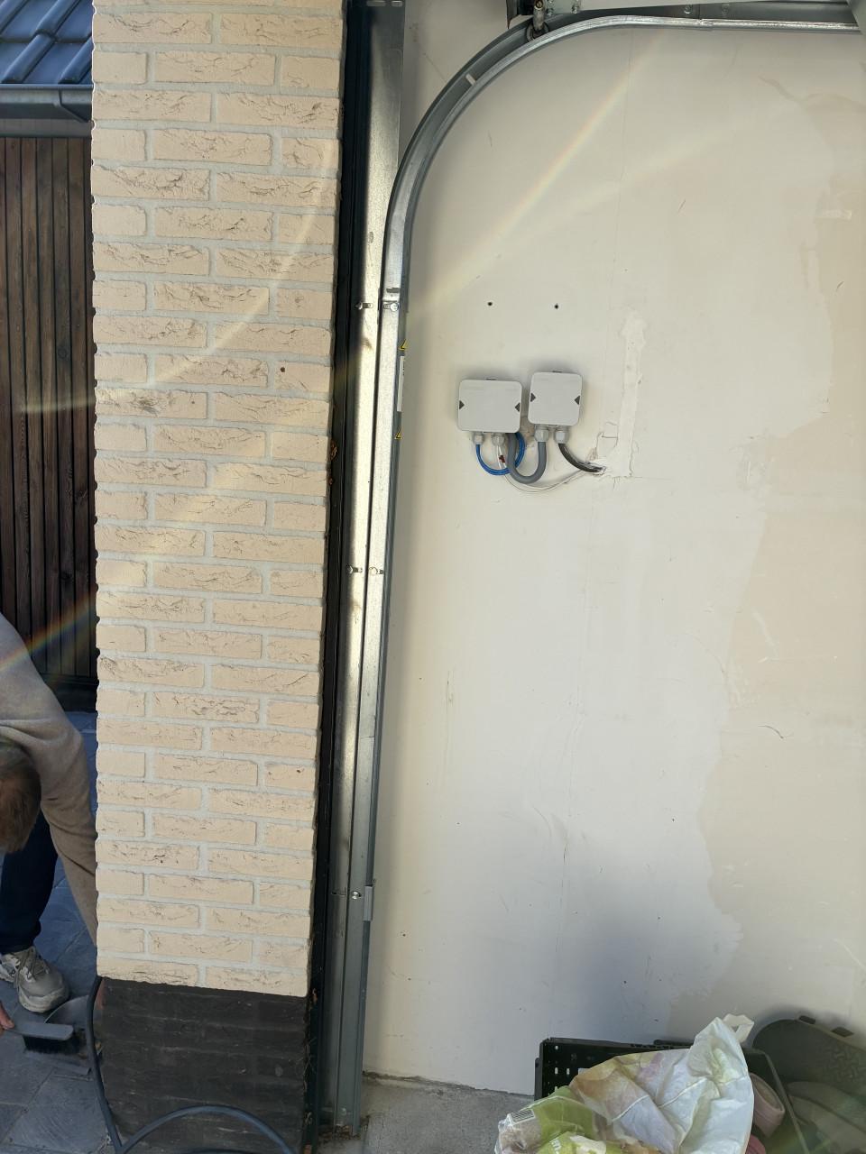 EDN sectionaaldeur zwart RAL 9005 – compleet met elektrische motor
