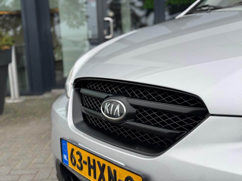 Kia Carens 2.0 cvvt x-tra * airco * trekhaak * apk tot 07-10-2027