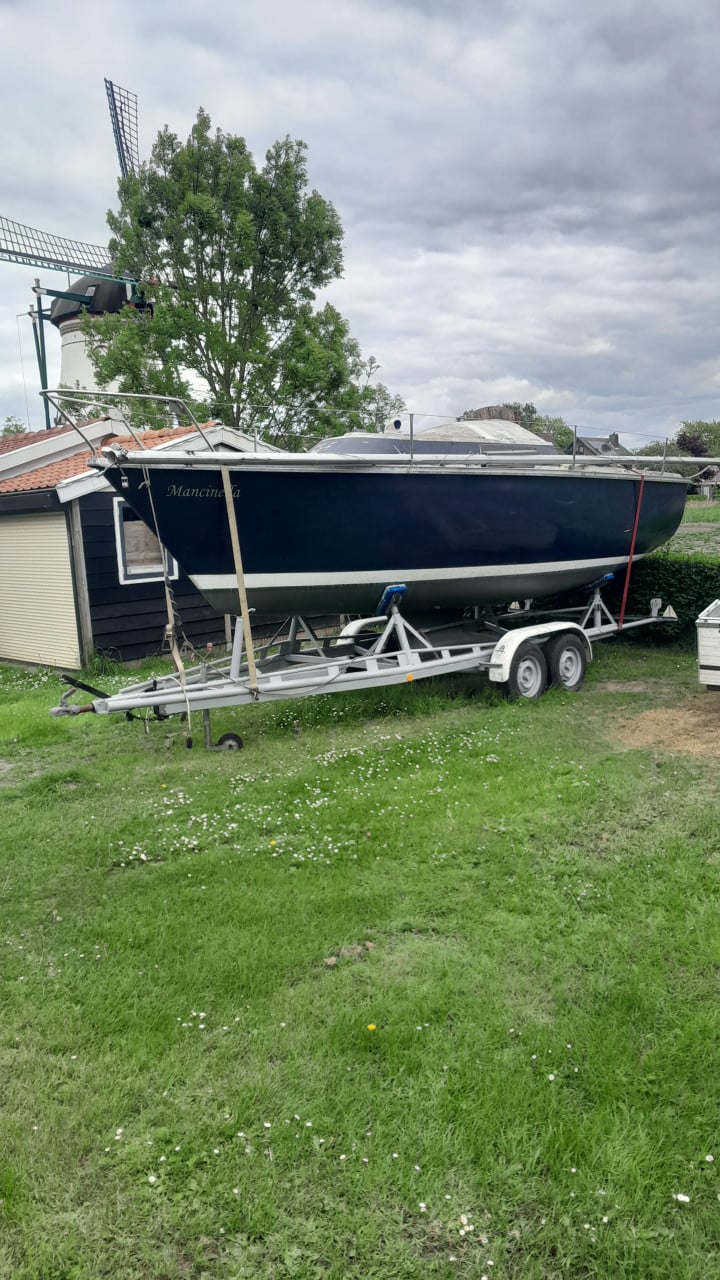 Zeilboot met trailer