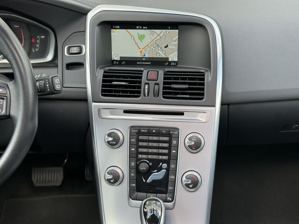 Volvo XC60 t5 245pk aut6 polar+ luxury| panodak| trekhaak| standkachel| ca