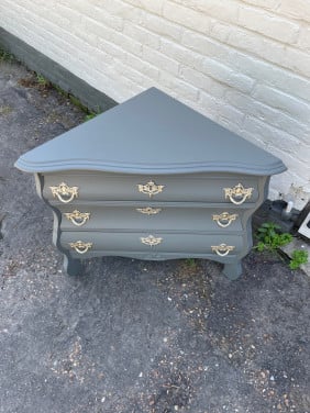 Klein lief kastje (hoek)