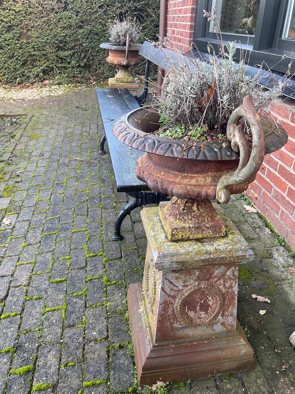 Gietijzeren tuinvazen ( groot en klein )