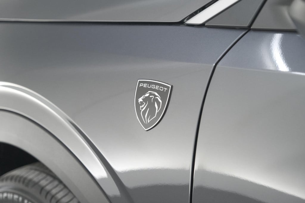 Peugeot 5008 1.2 hybrid 145 gt | panoramadak | camera | elektrische achterk