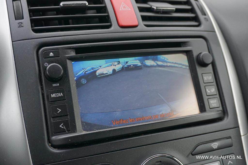 Toyota Auris 1.8 full hybrid dynamic business