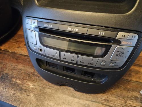 Toyota Aygo/Citroën C1/Peugeot 107 radio met frame incl alle kabels