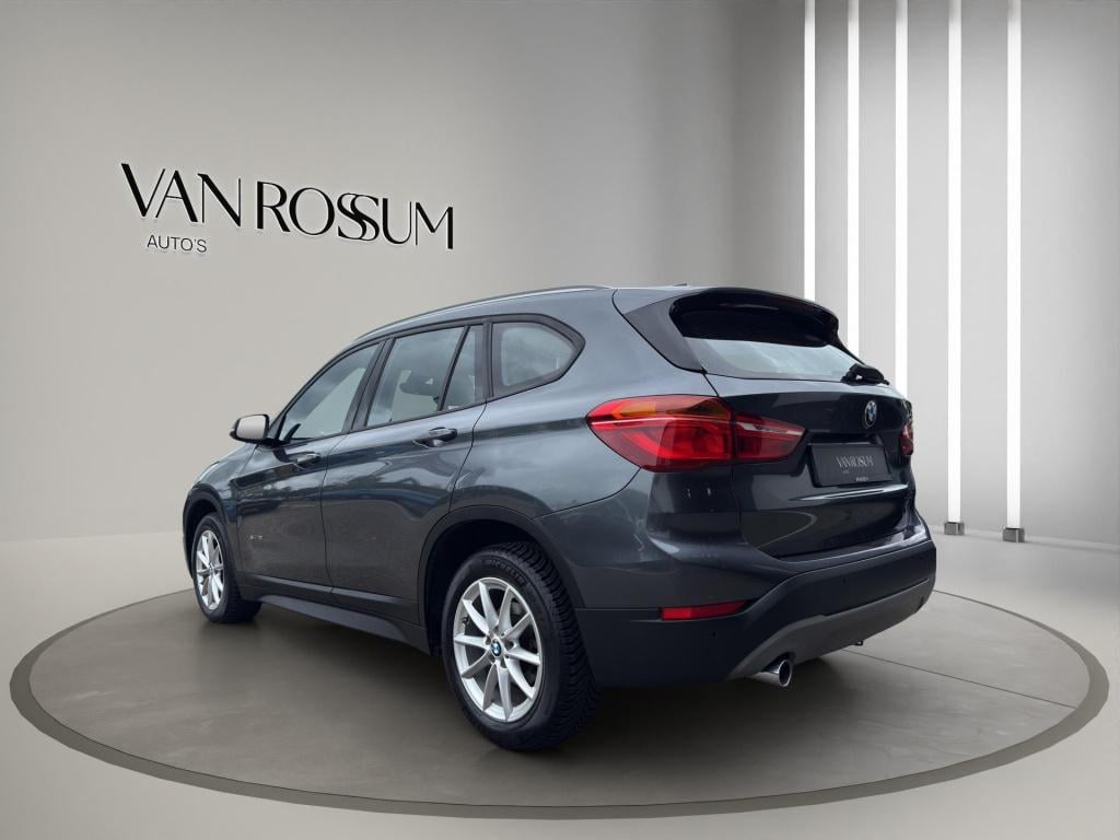 BMW X1 sdrive18i executive | verwarmde sportstoelen | camera | led | trekha
