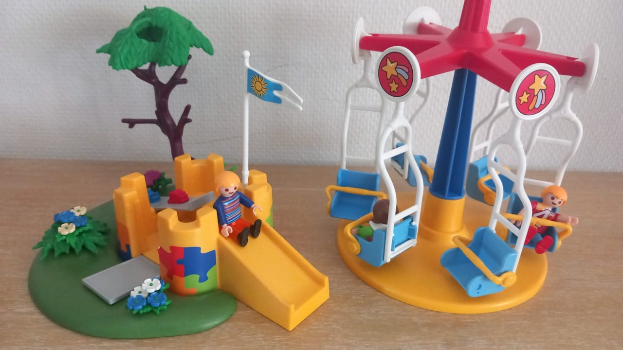 Playmobil speeltuin met draaischommel en glijbaan