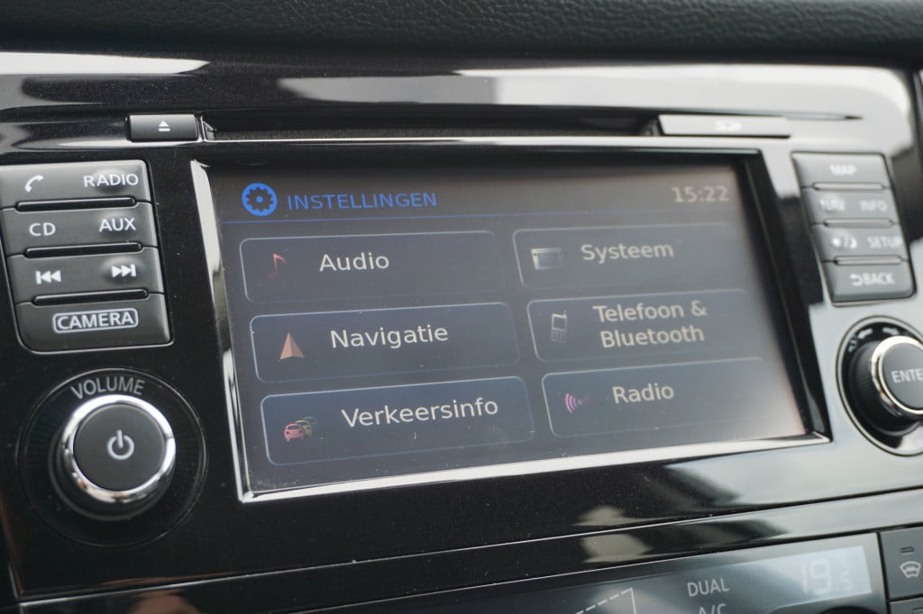 Nissan Qashqai 1.2 tekna + climate / navi / cruise / elektr. ramen / pano. 
