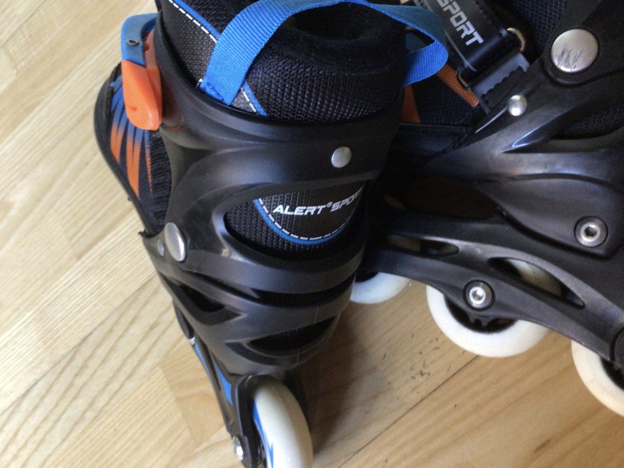 Alert sport skeelers