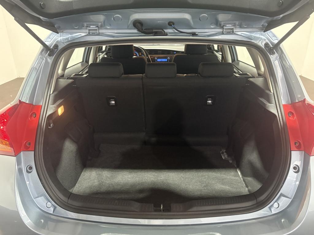 Toyota Auris 1.6 now | lage km-stand |