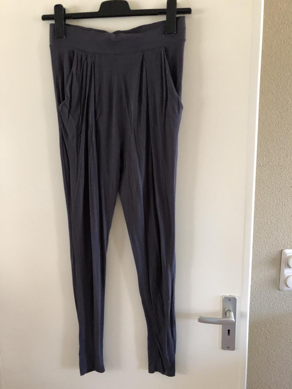 Te koop leuk setje voor in huis te dragen.(z.g.a.n.).