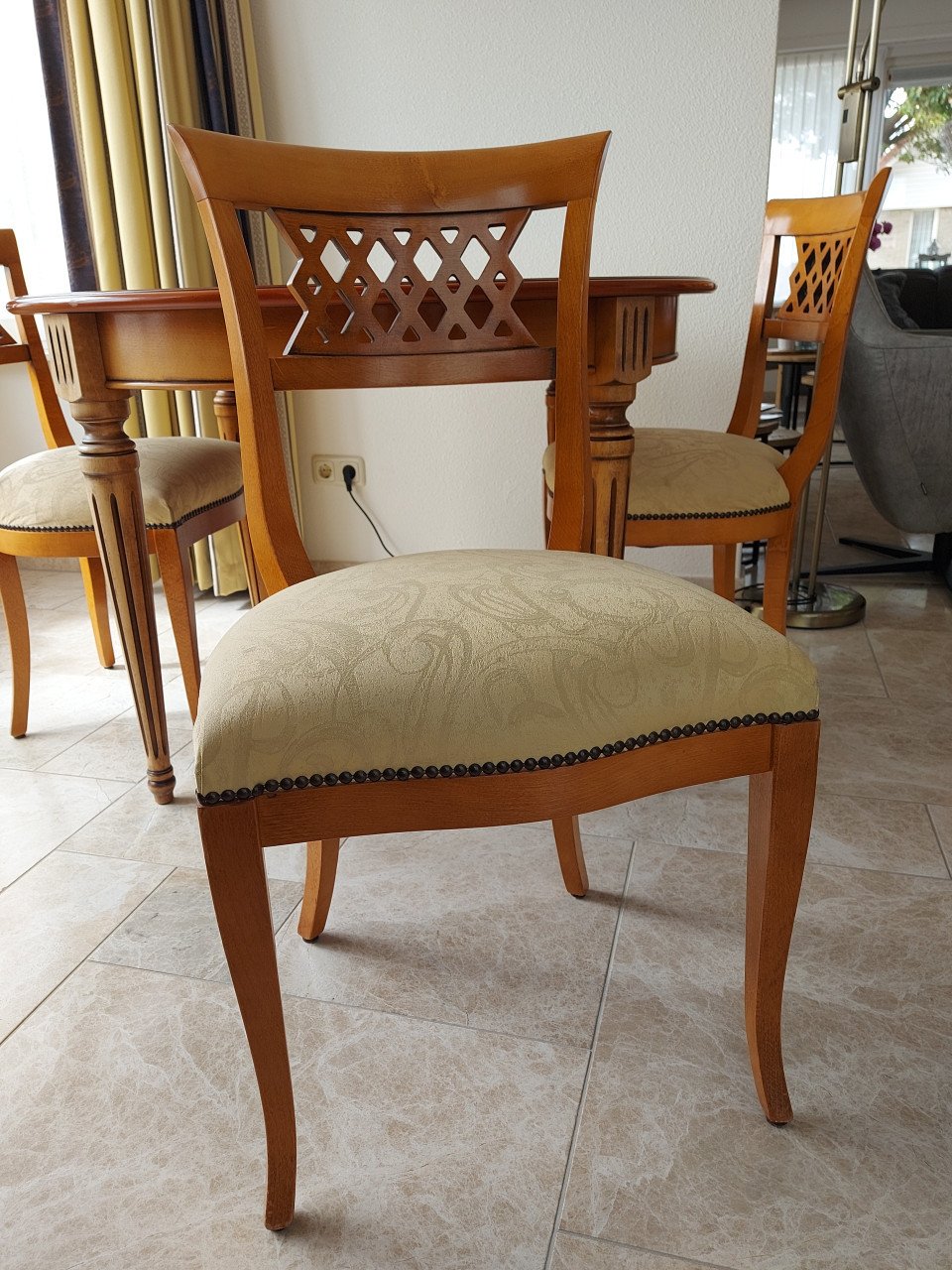 Kersenhouten eethoek met 3 stoelen
