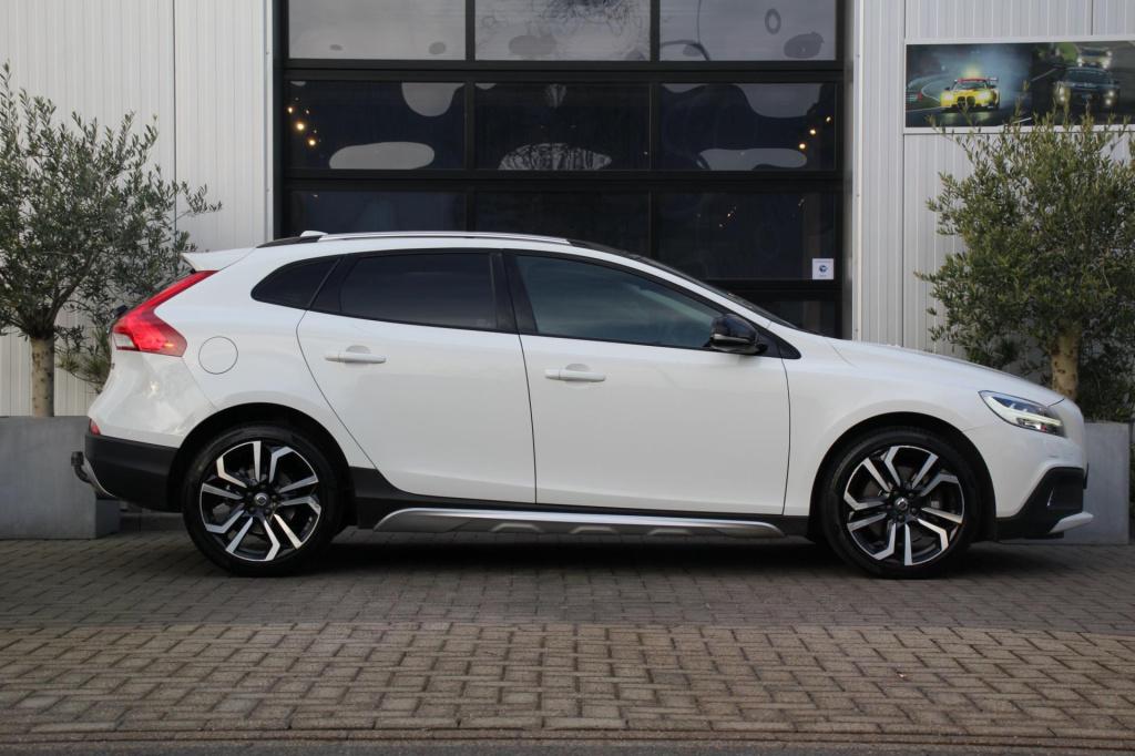 Volvo V40 cross country 2.0 t5 awd summum h&k - full options - panoramadak 