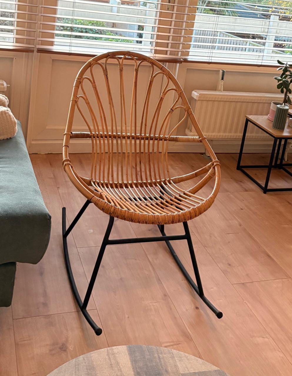 Rotan schommelstoel