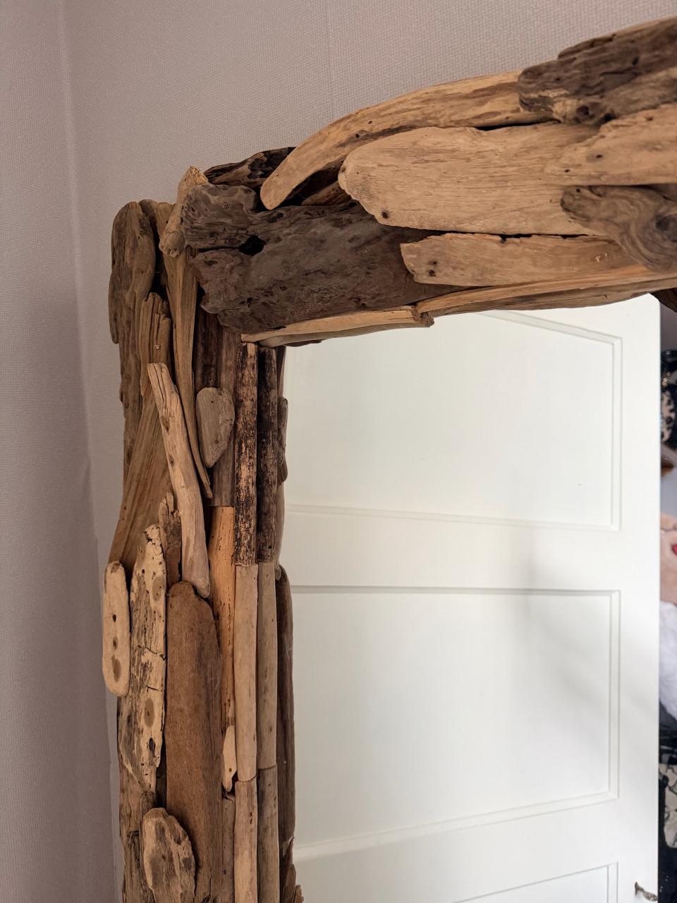 Stoere driftwood spiegel te koop.
