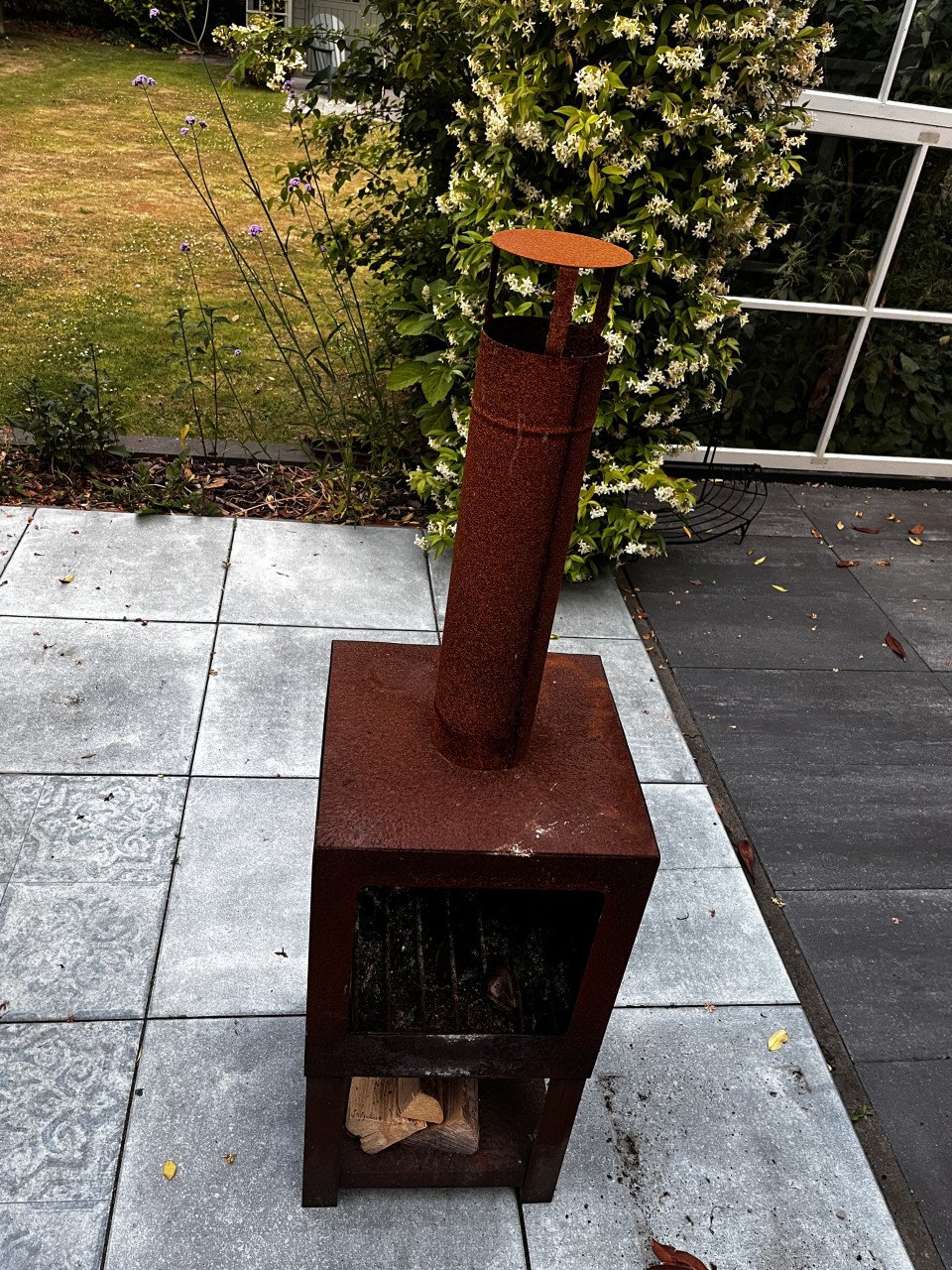 Tuinkachel, voor op terras. Was 150 euro.