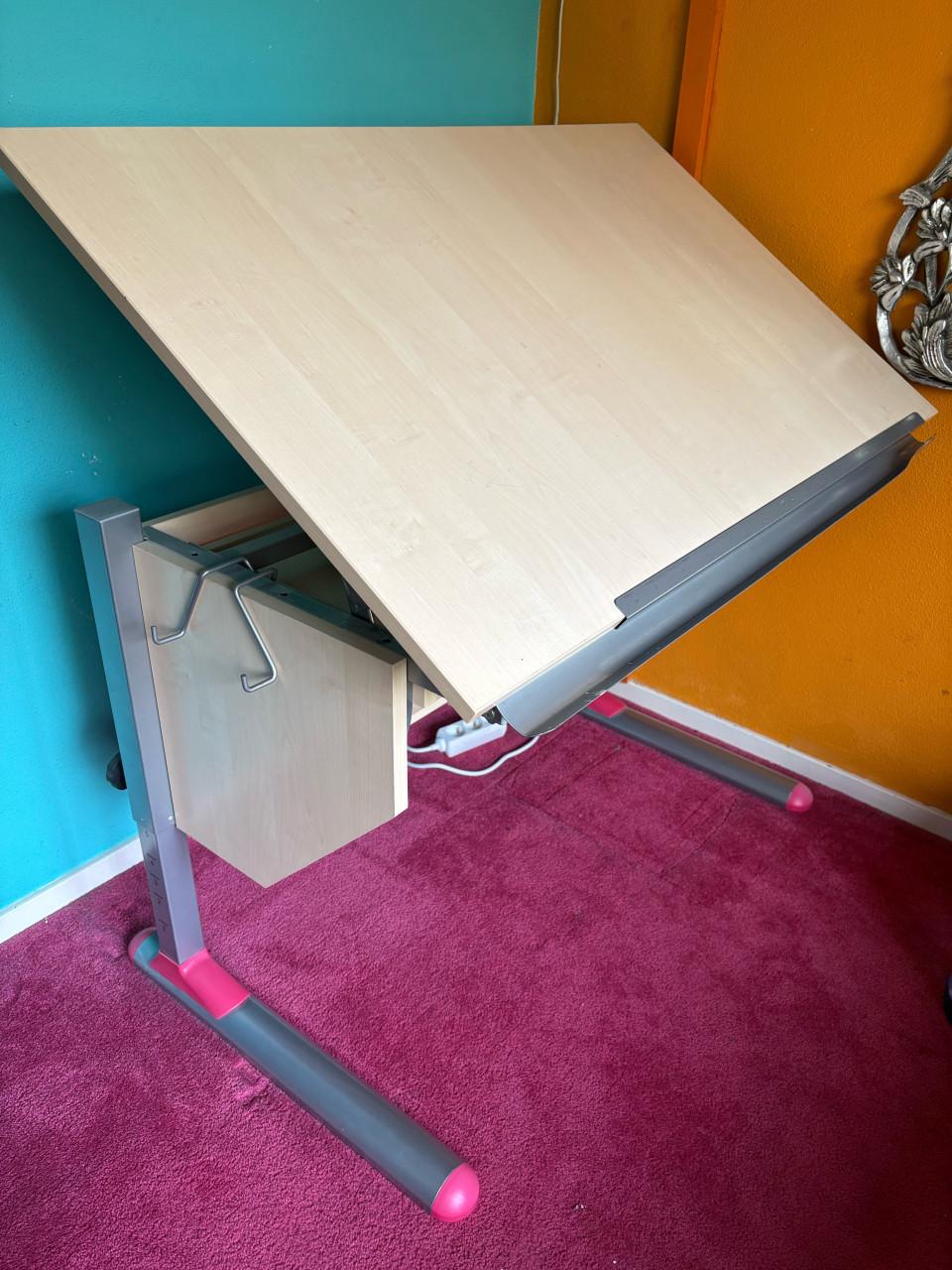 GRATIS bureau en bureaustoel