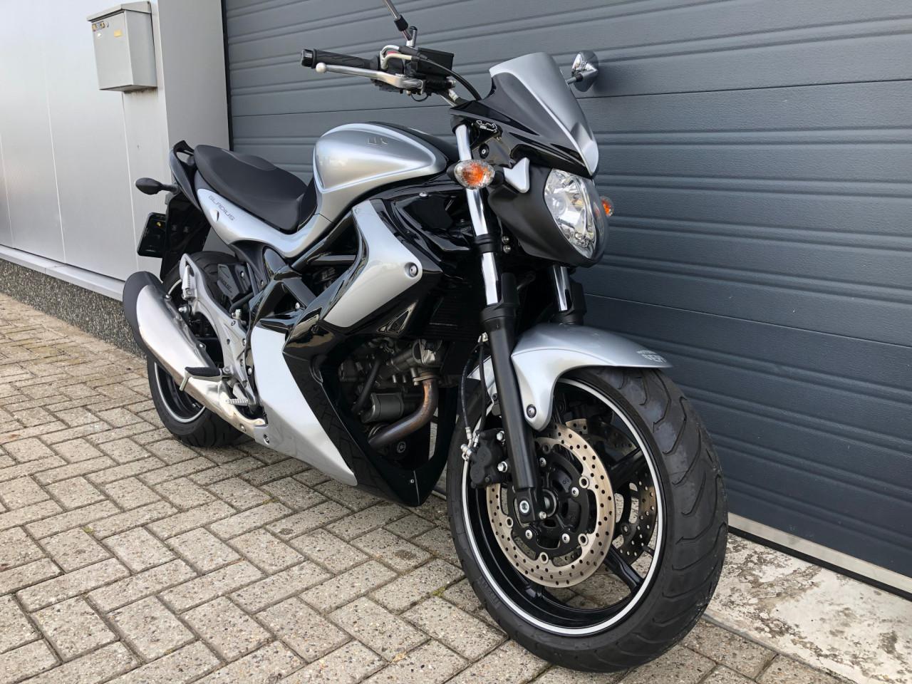 Suzuki SFV650 Gladius uit 2013, 13dkm met ABS, Rijklaar mee €3750,-