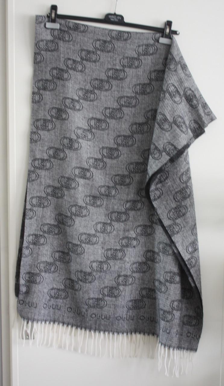 Grijze sjaal met schakelprint
