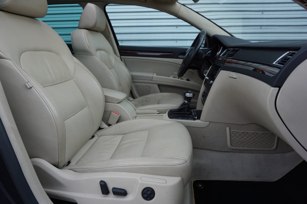 Skoda Superb combi 3.6 fsi elegance 4x4 business line automaat - climate / 