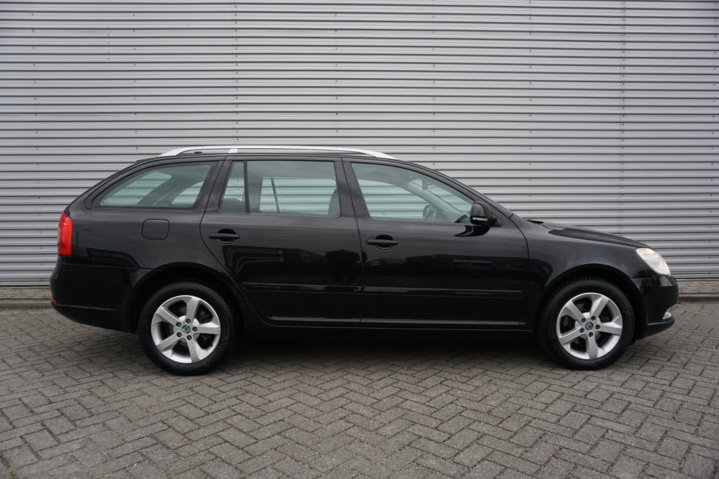Skoda Octavia combi 1.4 tsi greentech elegance business line airco / navi /