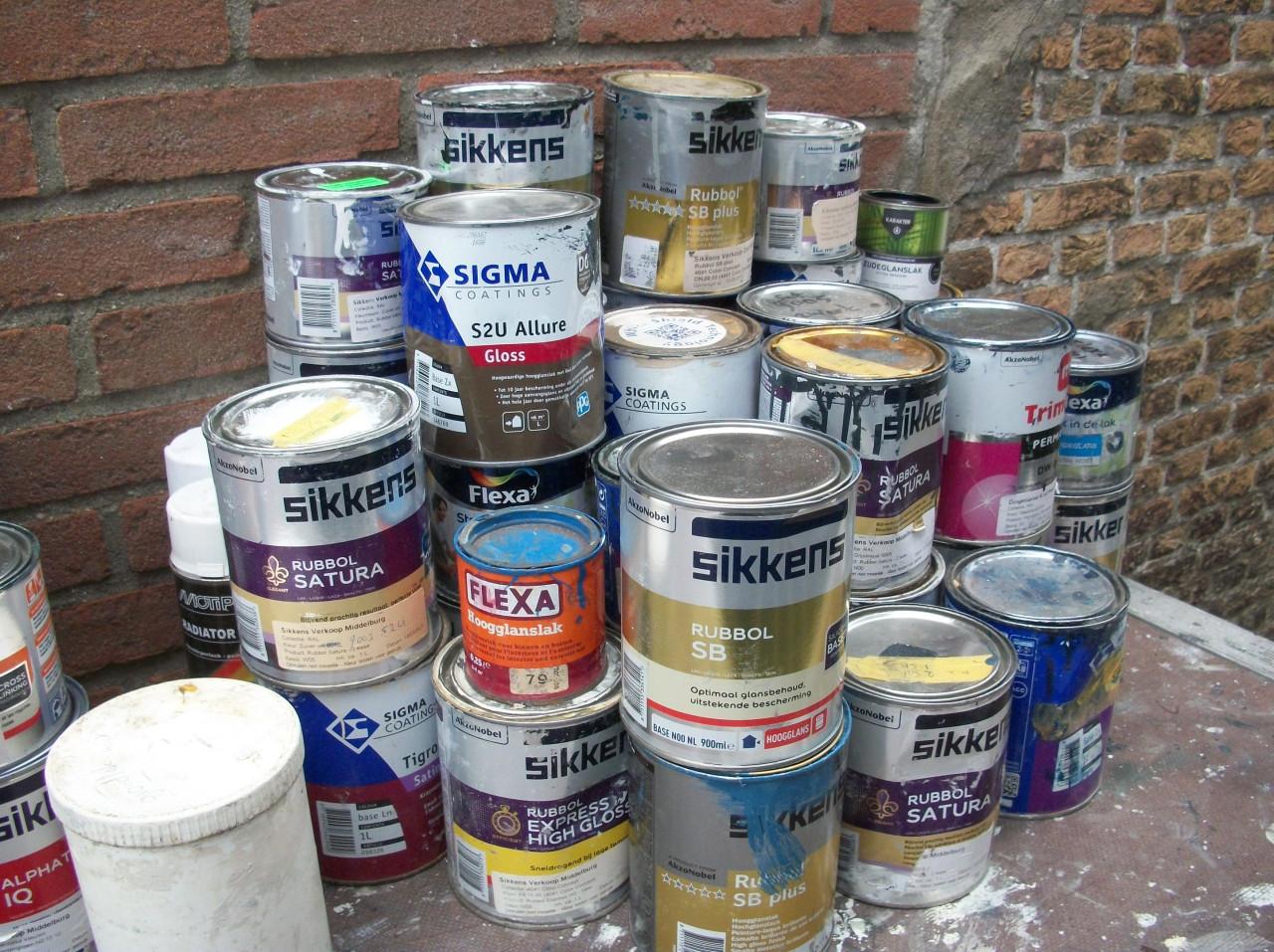 Professionele verf-restanten lakken, Sikkens, Sigma en div.  GRATIS !!