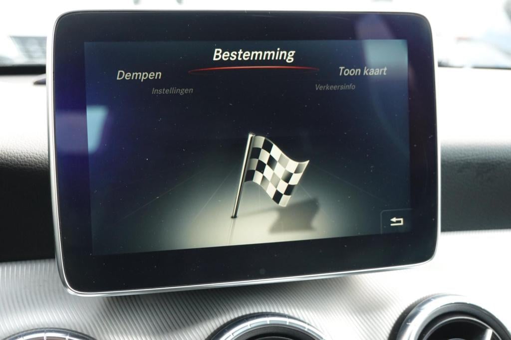 Mercedes-Benz Cla shooting brake 180 orangeart edition