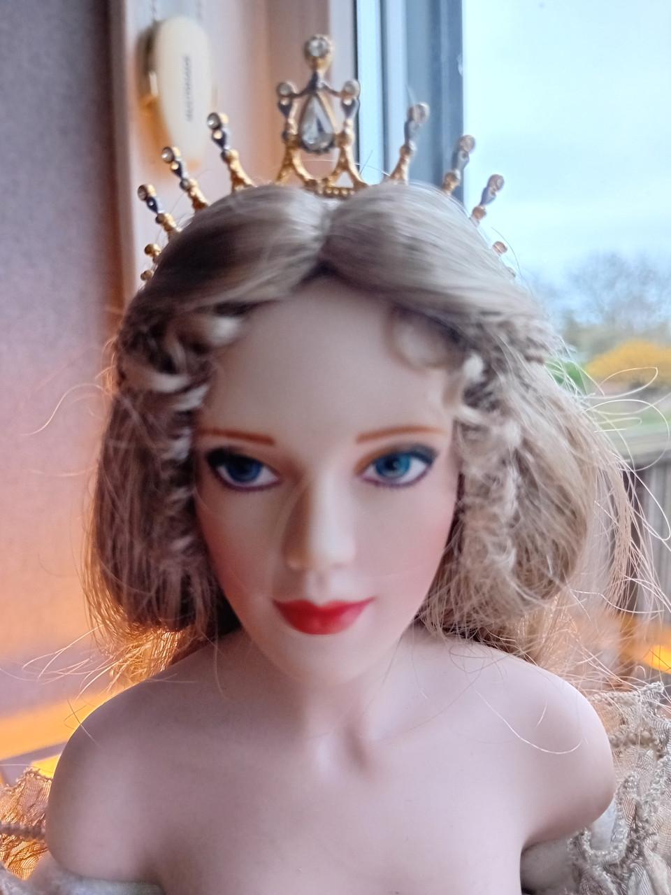 The Franklin Mint Arthurian Collection Heirloom Dolls: Guinevere