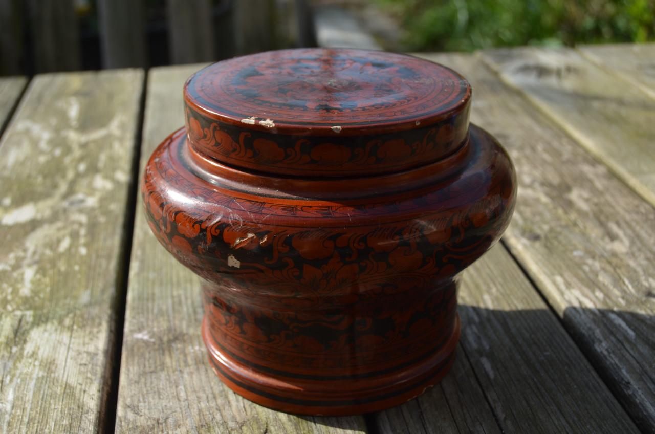 Diverse Japanse en Chinese potjes en blikjes