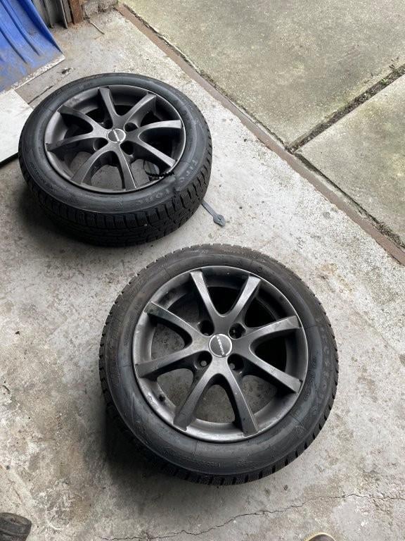 Complete set Borbet velgen met winterbanden voor Fiat 500