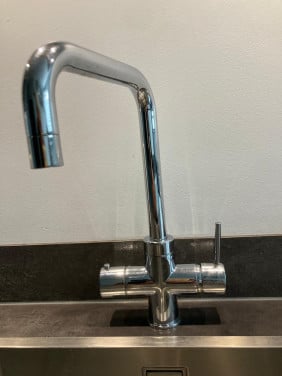 Kraan met kokend water en boiler