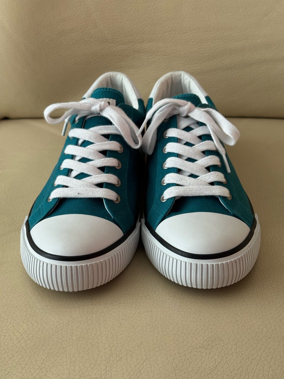 Nieuwe Mistral canvas sneakers, maat 42