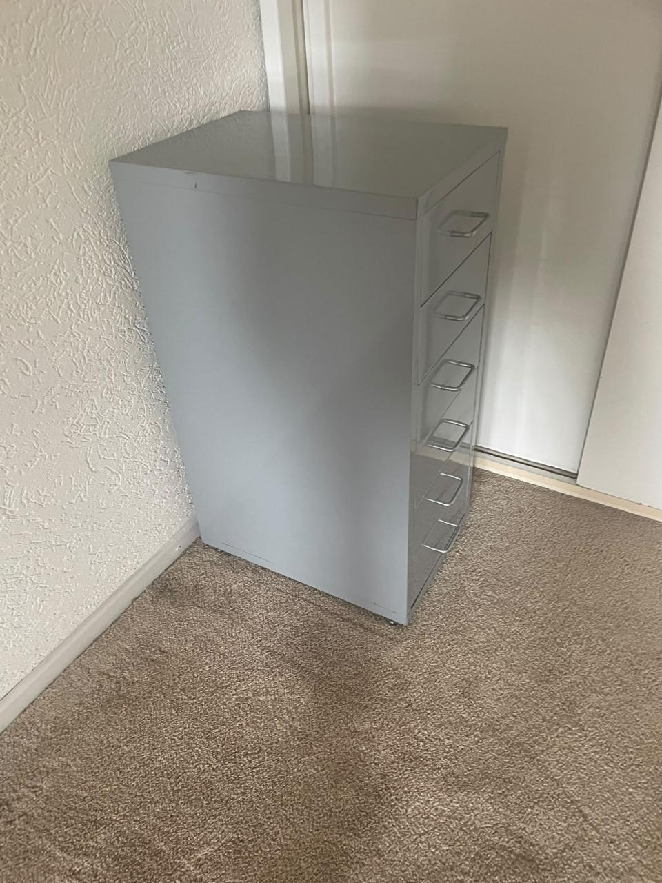 Metalen ladenkastje