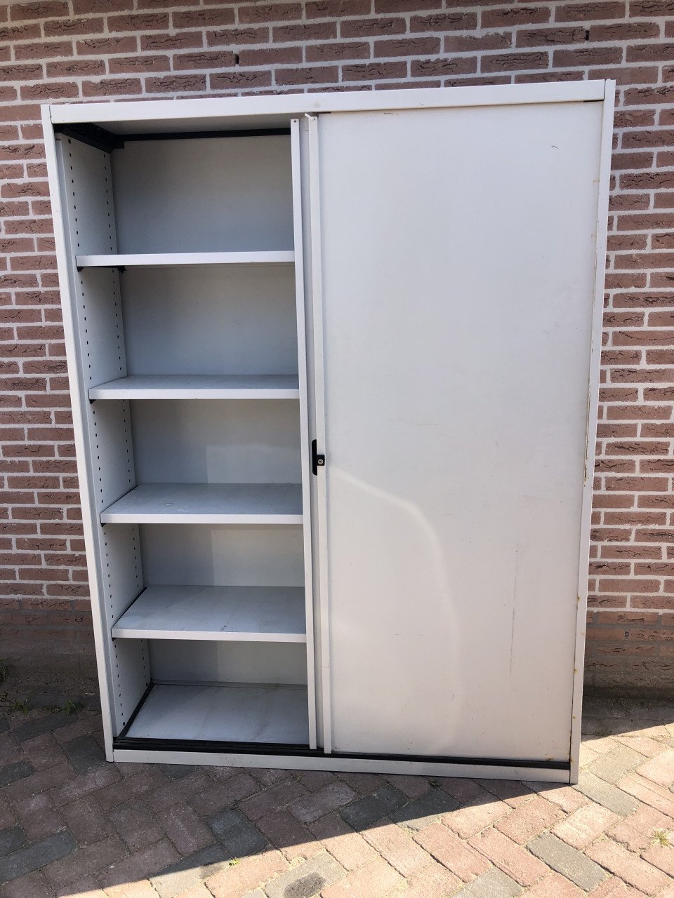 Stalen schuifdeur kast