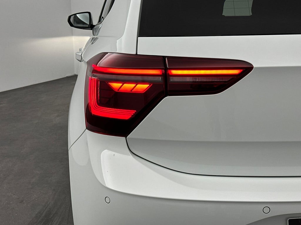 Volkswagen Polo r-line-edition 1.0 70 kw / 95 pk tsi hatchback 5 v