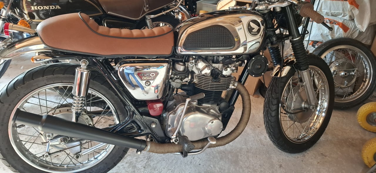 Honda cb 450 k1 cafe-racer en originele onderdelen