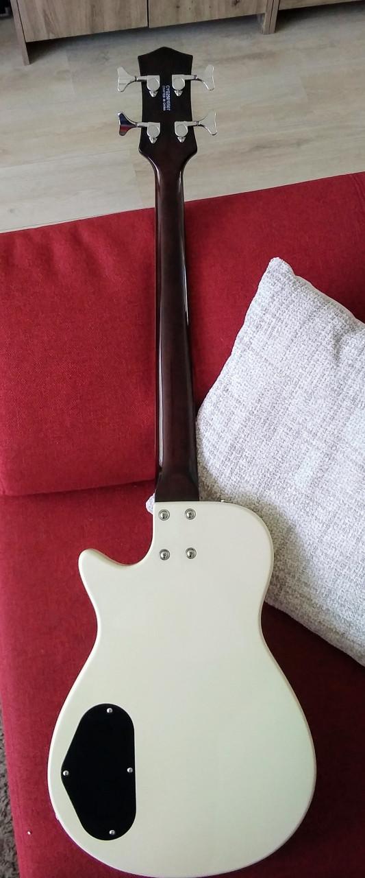 Gretsch Streamliner Jet Club Bass Vintage White z.g.a.n. 175 euro