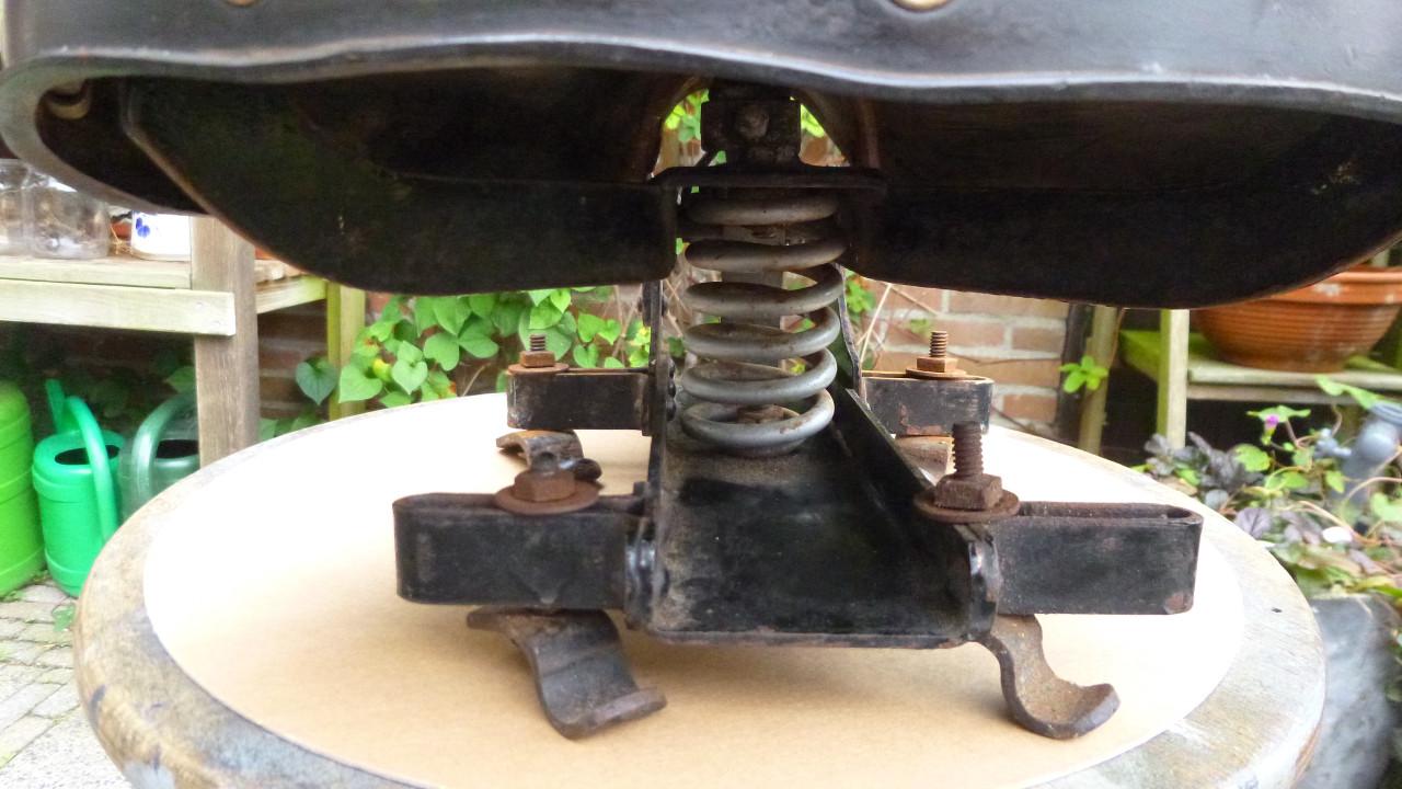 Zweefzadel voor Oldtimer motorrijwiel