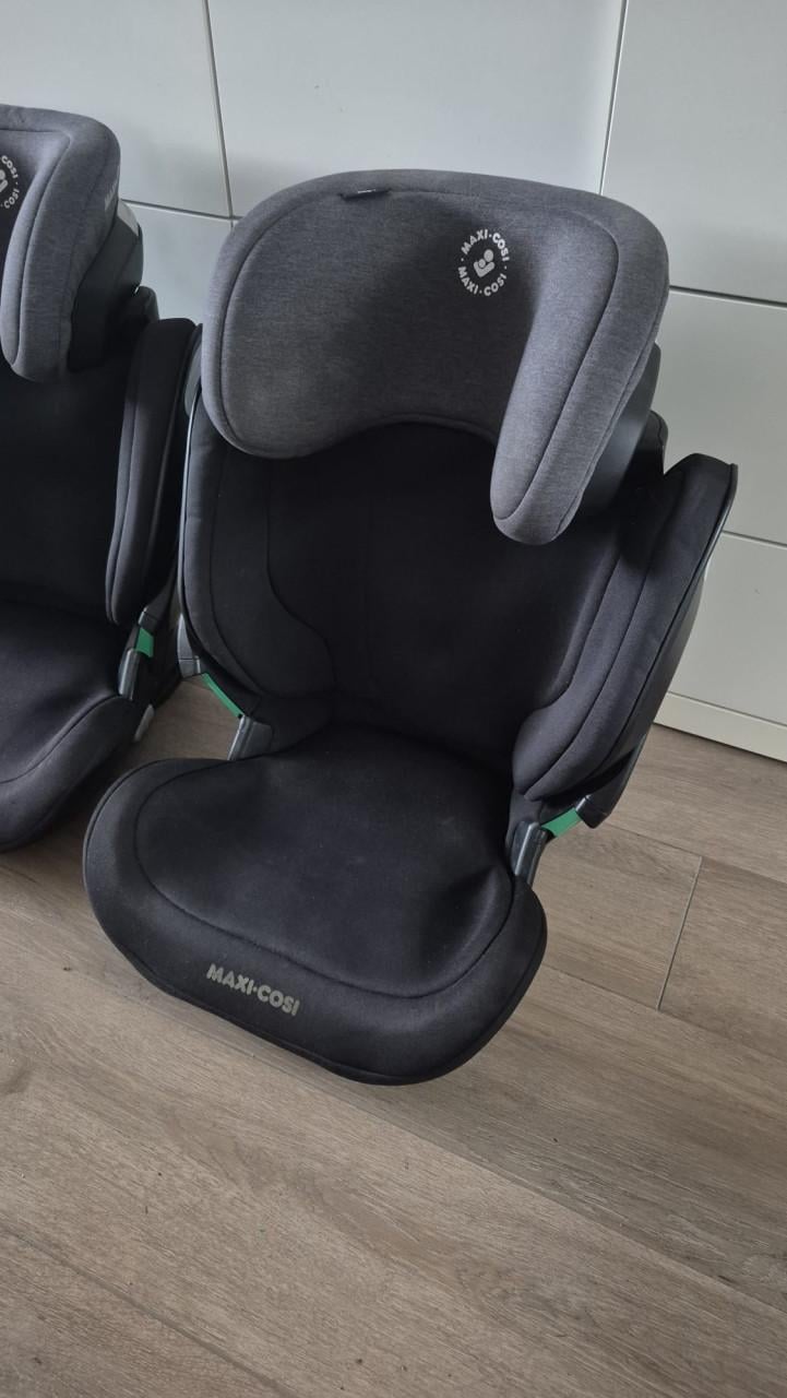 2x Maxi Cosi Kore i-Size kinderautostoelen