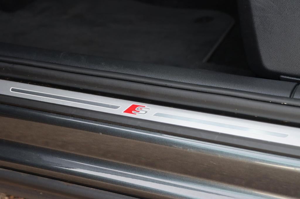 Audi Q2 30 tfsi s edition 110pk | navi | stoelverwarming