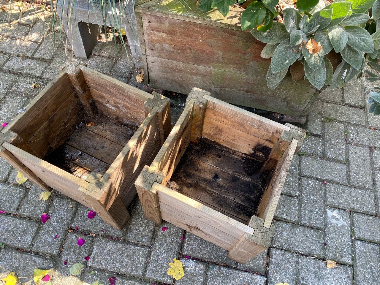 Twee plantenbakken