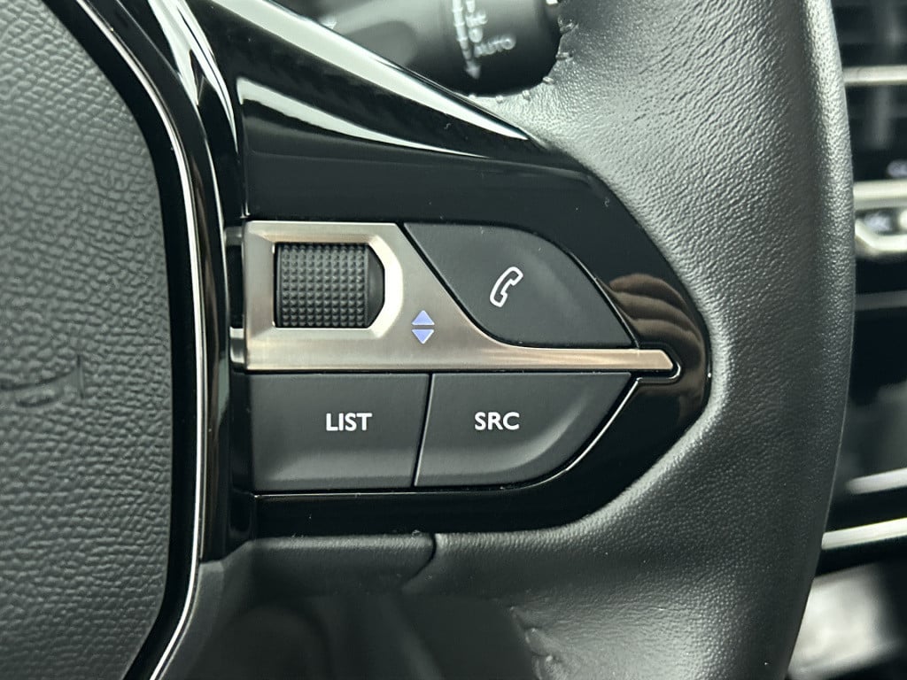 Peugeot E-2008 ev blue lease allure 50 kwh | rijklaar |