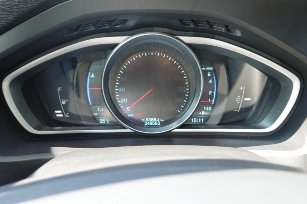 Volvo V40 1.6 t3 r-design