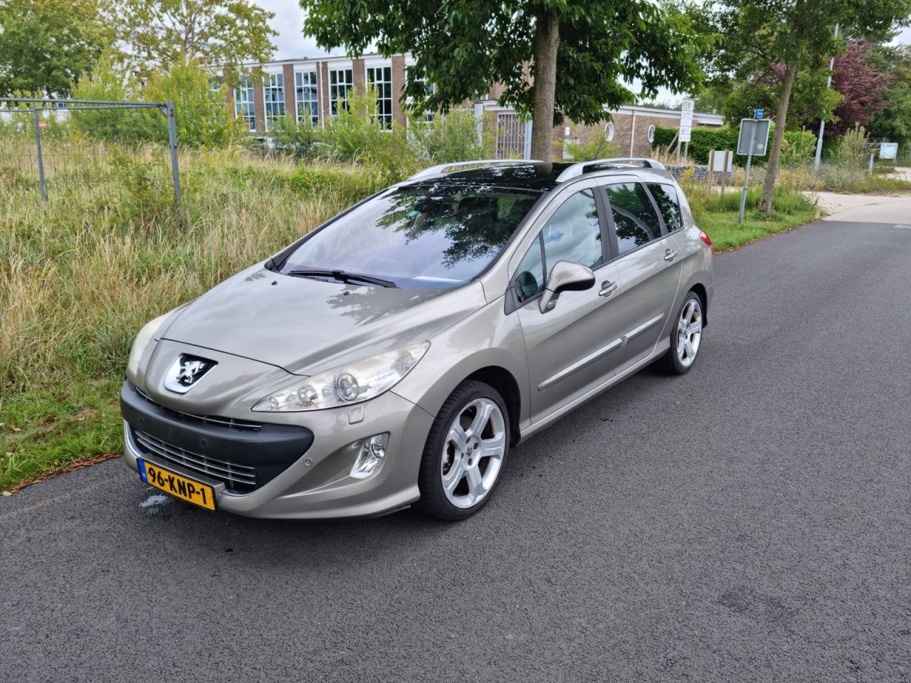 Peugeot 308 sw 1.6i bj 2010 apk 1 jaar 200.000km 7 persoons