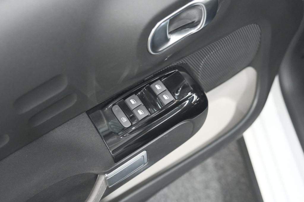 Citroen C3 puretech 110 s&s shine | camera | navigatie | apple carplay | pa
