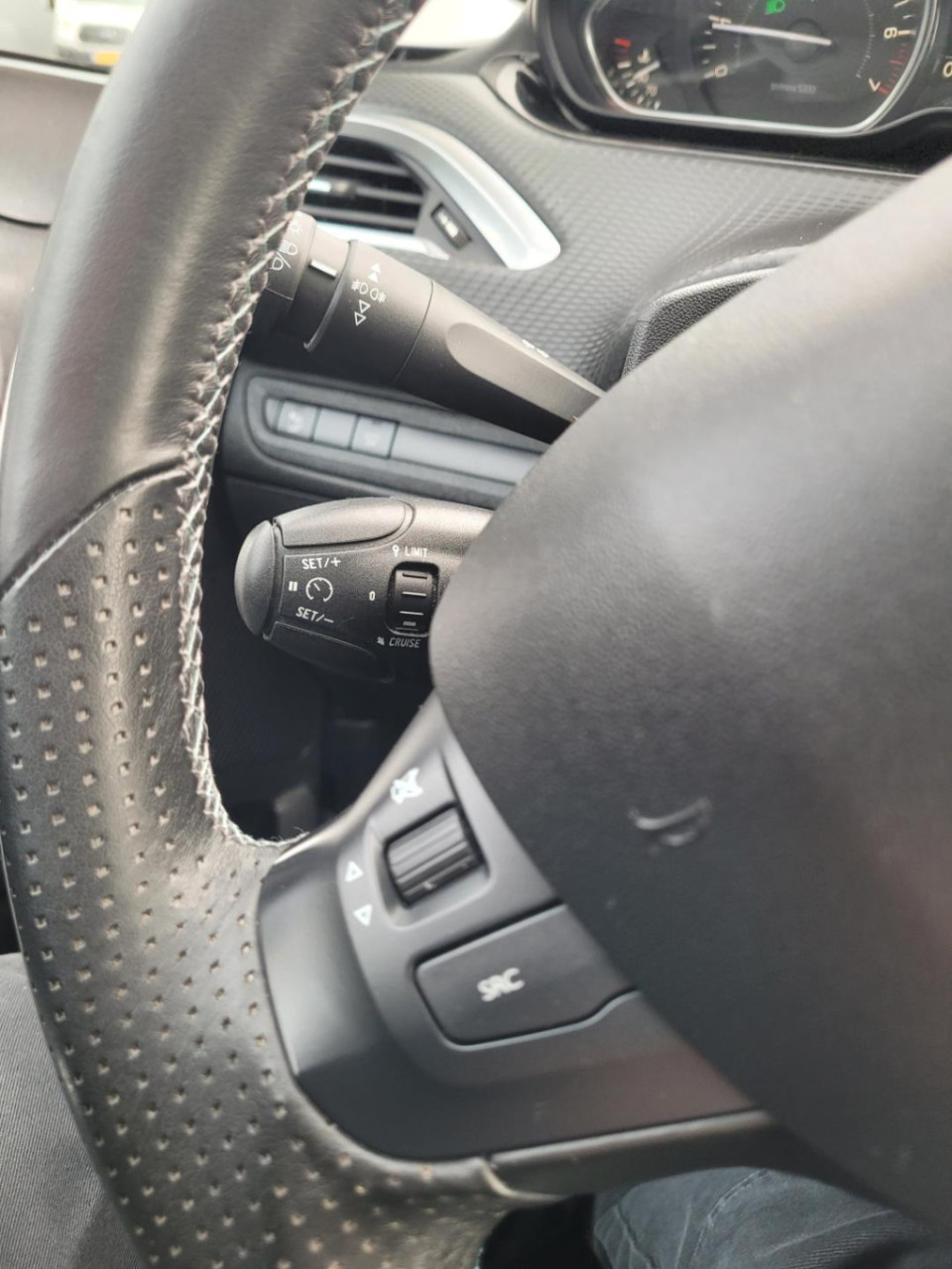 Peugeot 2008 1.2 puretech allure crossway treekhak alcantara leer / navigat