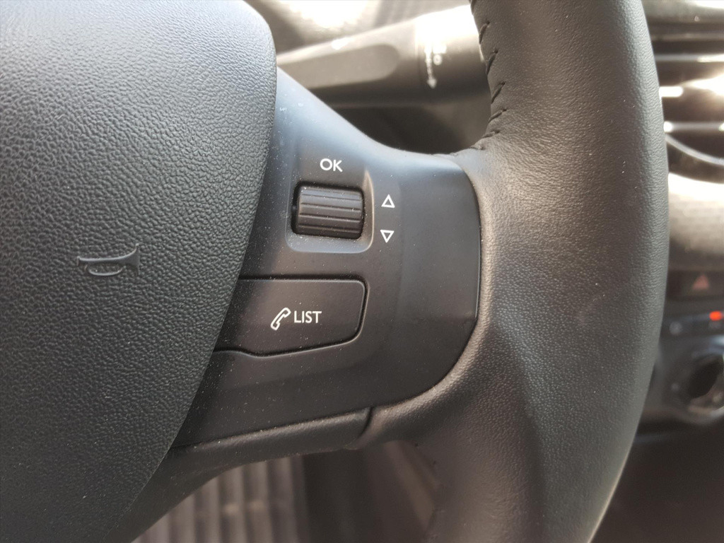Peugeot 2008 1.2 puretech 82pk s&s style navigatie | airco | cruise control