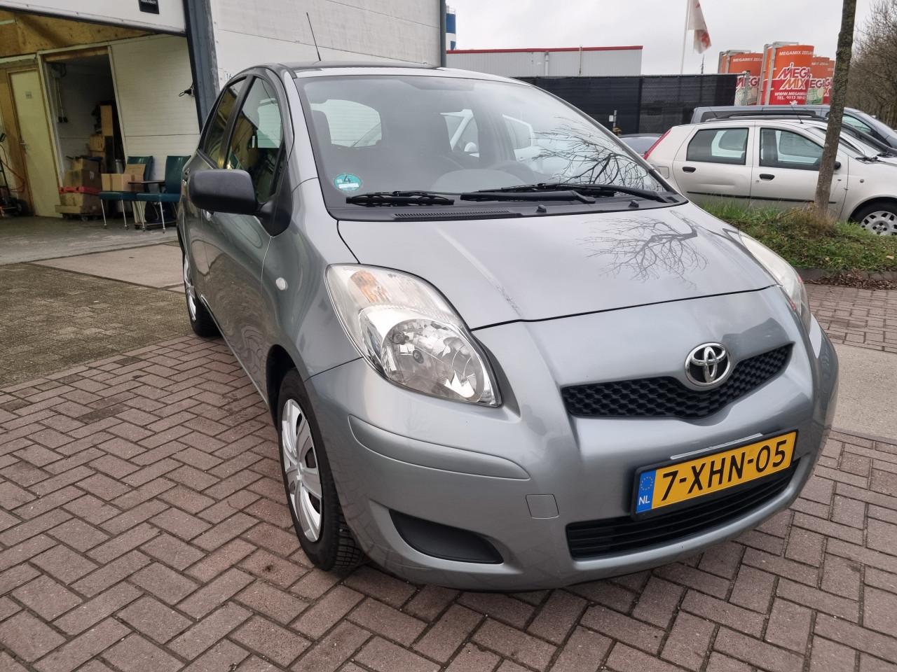 Toyota Yaris 1.0 VVTi Cool
